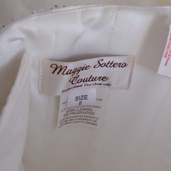 Maggie Sottero Couture Capriu J926 sleeveless wedding dress - Picture 6 of 14